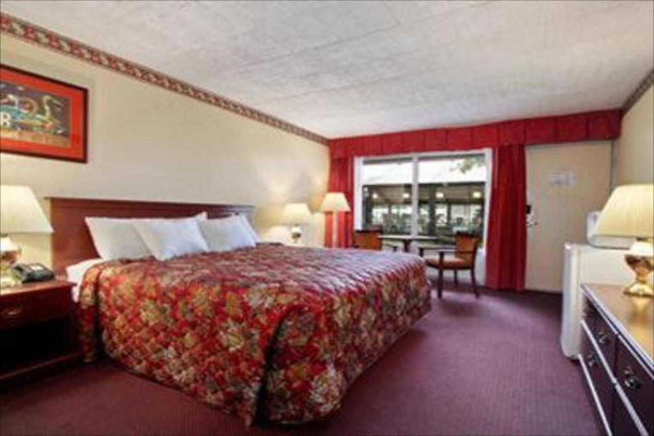 Days Inn East Stroudsburg Kültér fotó